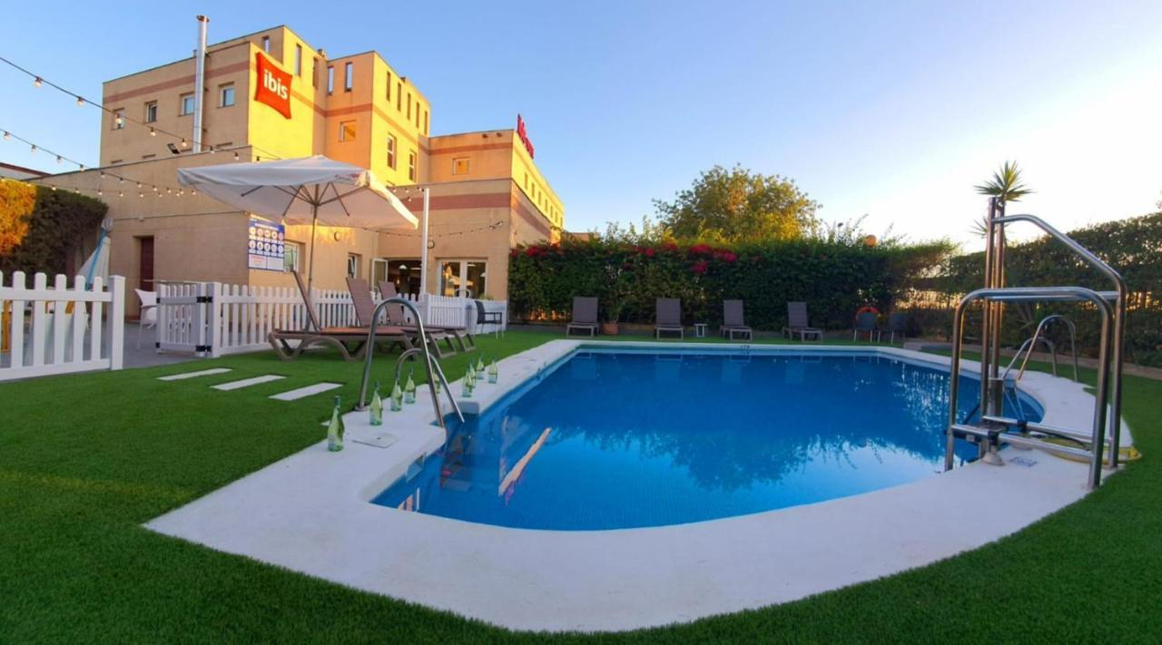 Отель Ibis Jerez De La Frontera Cadiz Экстерьер фото